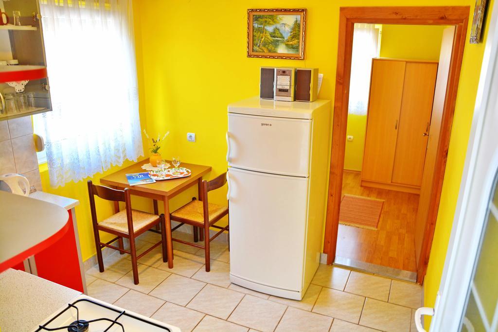 Apartments Sandra Vir Exterior photo