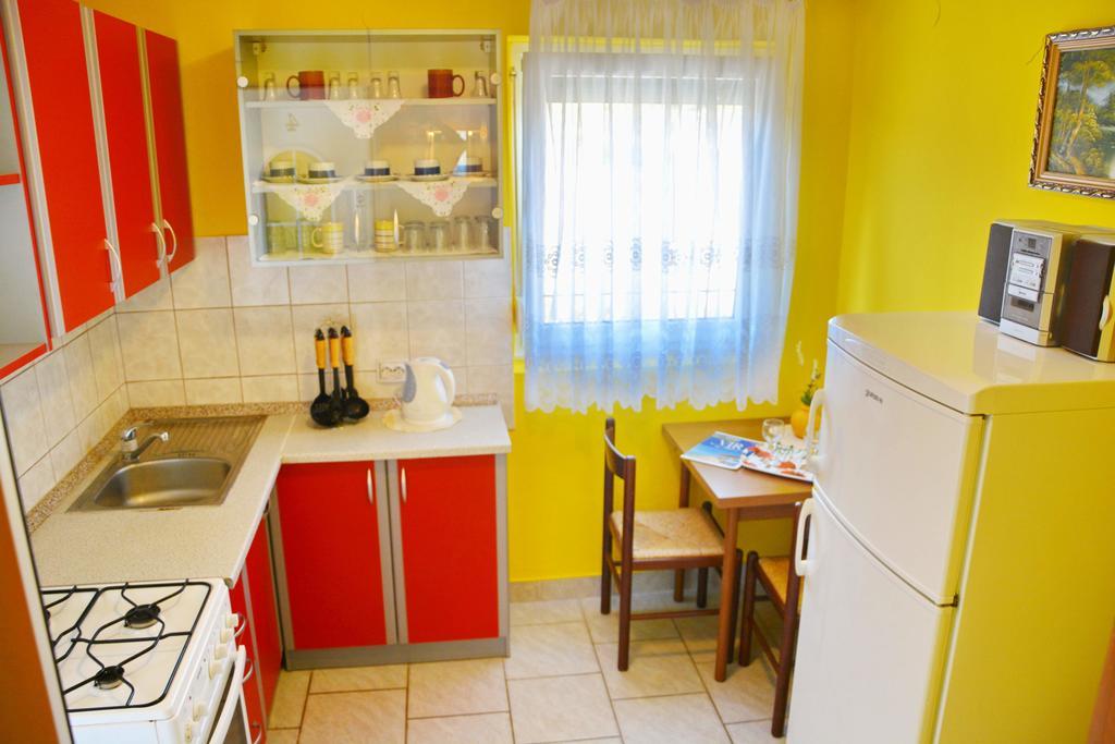 Apartments Sandra Vir Exterior photo