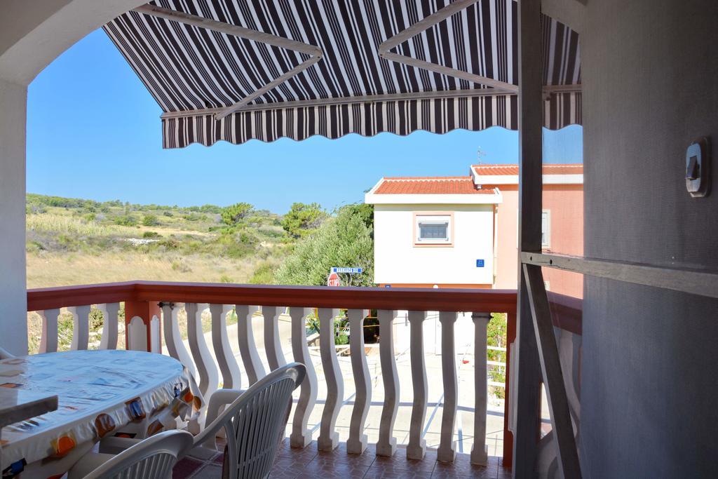 Apartments Sandra Vir Exterior photo