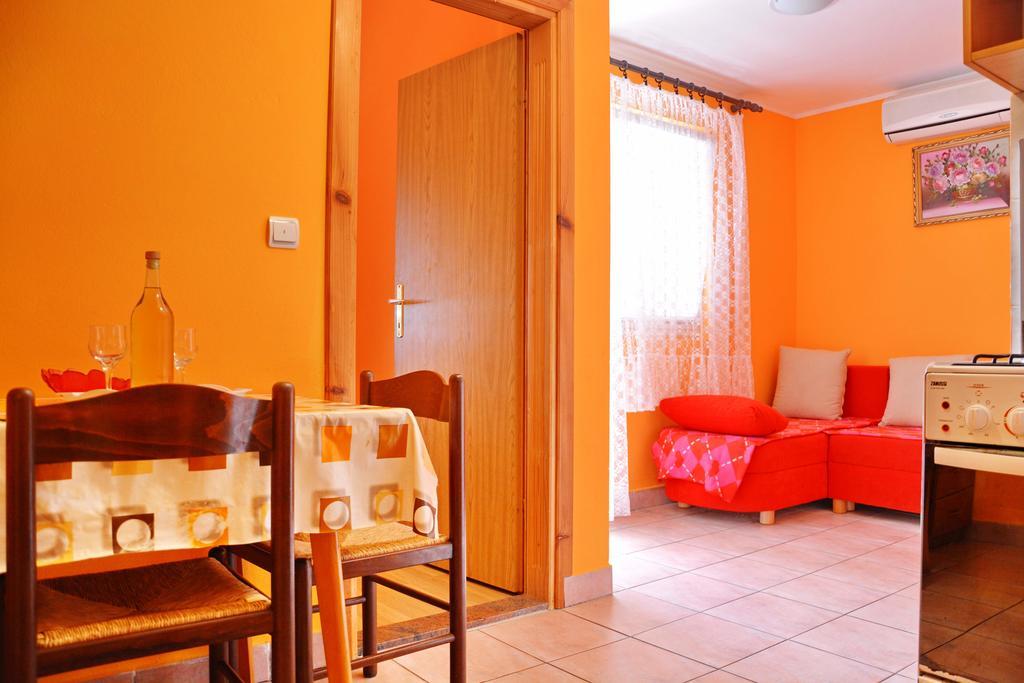 Apartments Sandra Vir Exterior photo