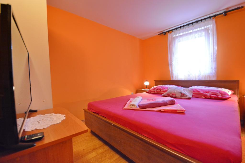 Apartments Sandra Vir Exterior photo
